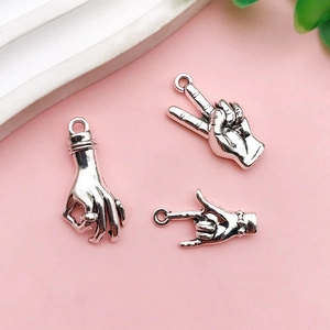 Set di ciondoli gestuali in argento antico con segni OK e V per gioielli fai da te