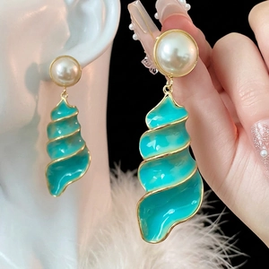 Retro Enamel Conch Shell Dangle Earrings With Faux Artificial Pearl Gold Alloy Jewelry For Women Featuring Silver Earring Post