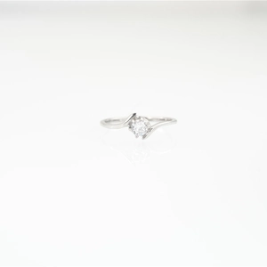 Elegant Wheel of Fortune solitaire ring in titanium steel with swirl band and moissanite