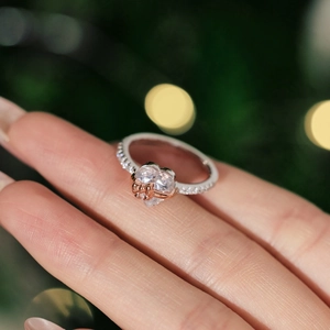 Exquisite S925 sterling silver heart-shaped ring with rose gold bow and pavé diamonds