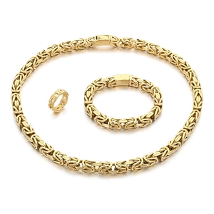 Set di gioielli con catena bizantina dorata che include collana, bracciale e anello uomo