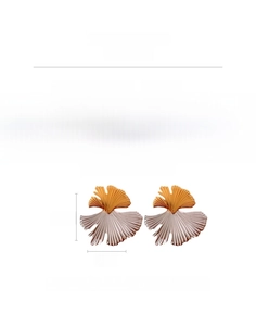Detailed specs of stainless steel ginkgo leaf earrings with 4.5cm height and 17.5g weight
