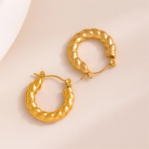 Chic twisted rope hoop earrings in gold-plated stainless steel for women fashion