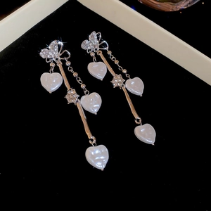 Détails de boucles d'oreilles papillon dorées avec strass et perles en cœur