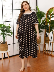 Detail of square neckline with white lace trim and bow on floral plus size sleepwear
