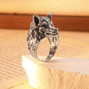 Vintage wolf head ring for men with intricate engraving and a rustic silver finish