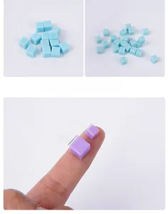 Detailweergave van mini vierkante PVC suikerklontjes van 0,5cm en 0,8cm voor DIY accessoires
