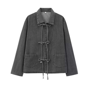 Veste en jean gris foncé avec col à revers et nœuds décoratifs de coupe courte