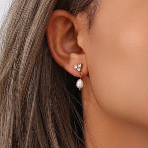 Luxurious 18K gold plated stainless steel earrings with three diamonds and freshwater pearls
