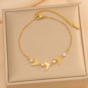Elegant gold-plated fishtail bracelet with micro-paved cubic zirconia and mother of pearl