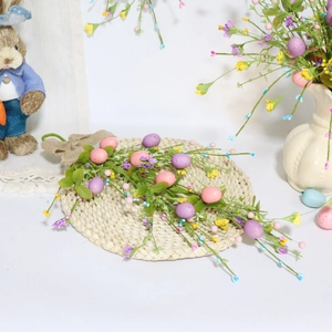 Ghirlanda pasquale da 50 cm con uova pastello e fiocco in juta su stuoia