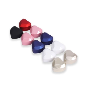 Estuches de joyería LED con forma de corazón multicolor y textura de corte diamante suave