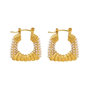 French style C-shaped titanium steel gold earrings with textured ridges and imitation pearls