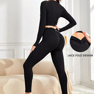 Ensemble de yoga noir pour femme avec haut à manches longues et legging effet galbant