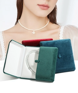 Velvet heart necklace display box with snap closure in green, red and blue finishes