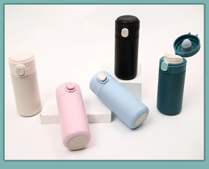 Détail de cinq mini thermos colorés en acier inoxydable 304 avec couvercle et fini mat