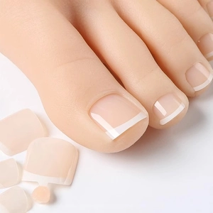 24pcs Faux Ongles d'Orteil de Style Français Court Carré Artificiel Rose Nude Avec Bouts Blancs pour Femmes Pédicure Art