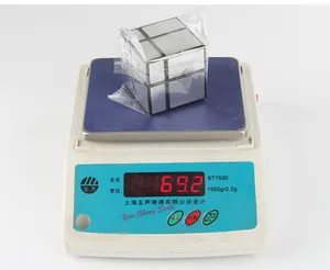 Detailed macro view showing the 69.2g weight of a silver 2x2 mirror magic cube