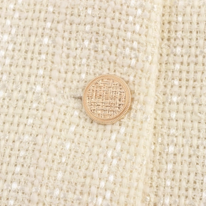 Abito blazer in tweed beige con dettaglio bottone rotondo dorato strutturato