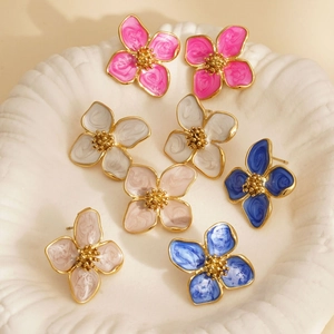 Lot de boucles d'oreilles fleurs en acier 316 émaillé rose blanc beige et bleu