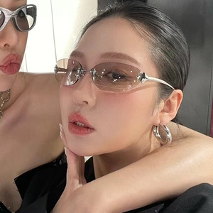 Detail of Y2K rimless sunglasses with gradient lenses and silver metal temples on model