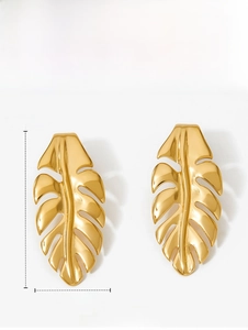 Detailed size specifications for gold monstera leaf earrings with 40mm height and 18mm width