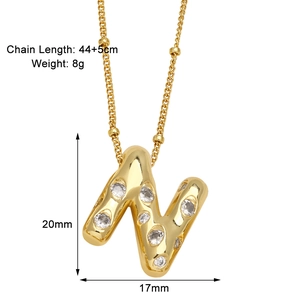 Détail du pendentif lettre N en or avec pavé de zircons et données de dimensions