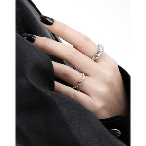 Minimalist S925 sterling silver twisted rope ring for women with high-gloss metallic finish