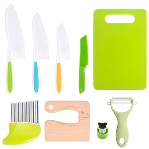 Kids safe kitchen knife set with plastic serrated knives and wooden dinosaur cutter