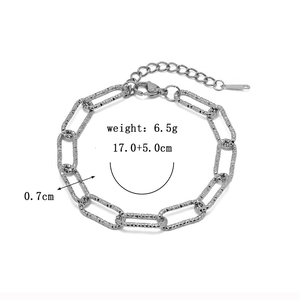 Dettaglio bracciale a catena argento con misure 17,0+5,0cm e larghezza 0,7cm