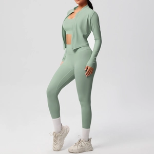 Completo yoga 3 pezzi con giacca zip, reggiseno sportivo e leggings a vita alta verde salvia