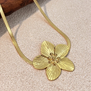 Vintage French Flower Pendant Necklace Gold Plated 304 Stainless Steel Herringbone Flat Snake Chain For Women Jewelry