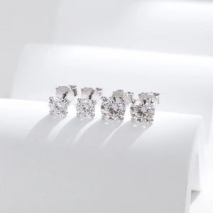 Sparkling 1 carat moissanite 925 sterling silver four-prong stud earrings in silver