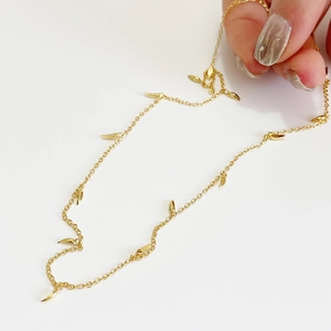 Minimalist 925 sterling silver golden chain necklace with leaf-shaped pendant charms