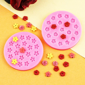 Moules en silicone rose pour mini roses et fleurs de cerisier vue à 45 degrés