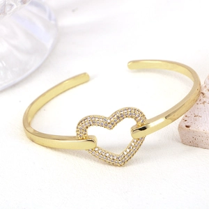 Bracciale rigido a cuore aperto dorato con zirconi brillanti e design minimalista