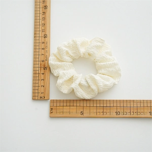 White textured polyester fabric scrunchie with 11cm diameter measurement display