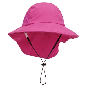 Detail von rosafarbenem Kinder Sonnenhut mit breiter Krempe, Nackenschutz und Mesh-Belüftung