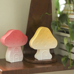 Dettaglio dello stampo in silicone a casa di fungo con finestre e porte per creazioni DIY