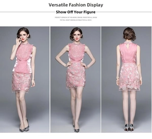 Détail de la robe rose sans manches avec broderie pailletée florale et volants plissés