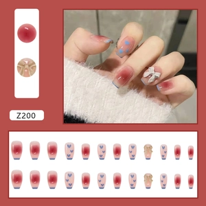 Faux ongles ballerine dégradé rouge avec pointes françaises bleues et nœuds blancs