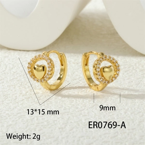 Detail view of heart-shaped gold earrings with zircon stones and size 13x15mm dimensions