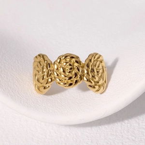 Minimalistischer 18k vergoldeter Edelstahlring mit Schleife und gedrehter Textur Design