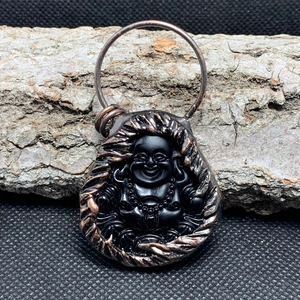 Handgefertigter lachender Buddha Anhänger mit Obsidian-Schnitzerei und Bronze-Draht
