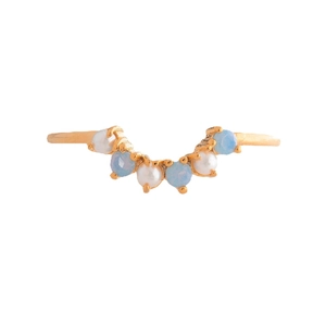 Detail of V-shaped gold ring featuring alternating pearls and light blue gemstones