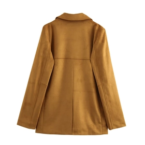 Blazer pour femme en daim camel avec une vue arrière élégante et une coupe minimaliste
