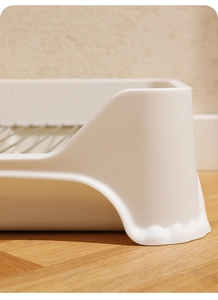 Detail view of white pet toilet tray with durable stainless steel grid mesh and sleek plastic frame