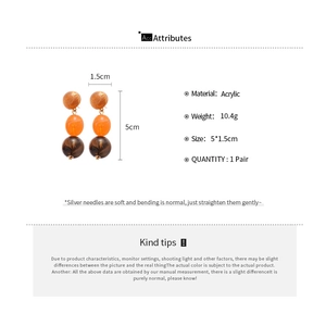 Detailed specs of acrylic geometric dangle earrings with size and 10.4g weight info
