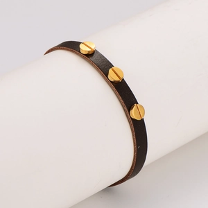 Bracciale punk minimalista in pelle marrone con tre accenti in metallo a vite dorata