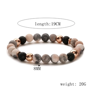 Detail von 8mm rosa Zebra-Jaspis und schwarzem Lavastein Diffusor-Perlen am Armband